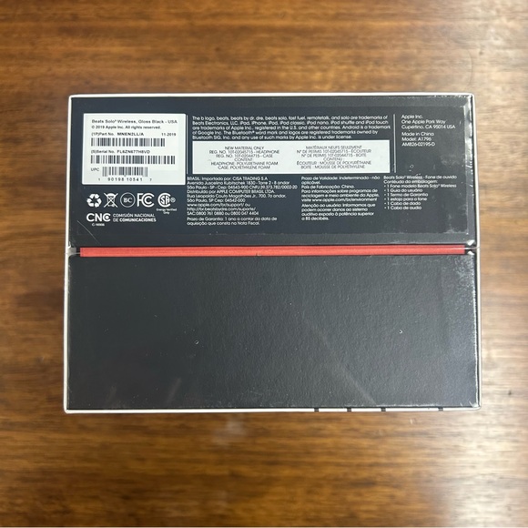 Beats Solo3 Wireless On-Ear Headphones in Gloss Black NEW IN BOX! - Picture 10 of 11